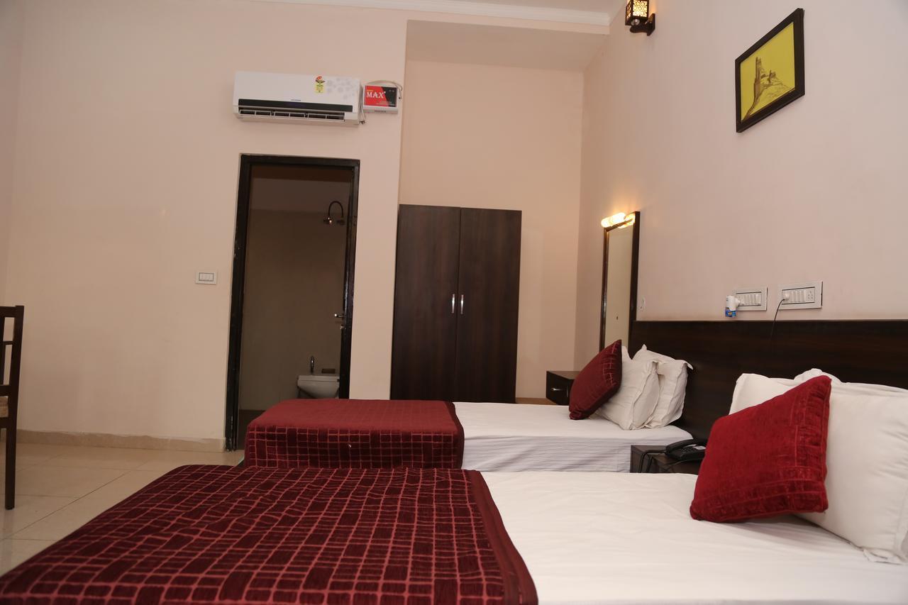 Gulmohar Sariska Resort Bairat Luaran gambar